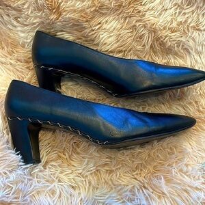 VTG Vintage Stuart Weitzman | Black Chunky Heels | Dainty Gold Twisted Chain | 8